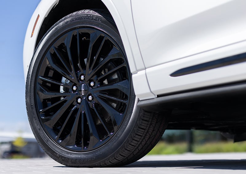 The stylish blacked-out 20-inch wheels from the available Jet Appearance Package are shown. | Ed Morse Lincoln in Muscatine IA