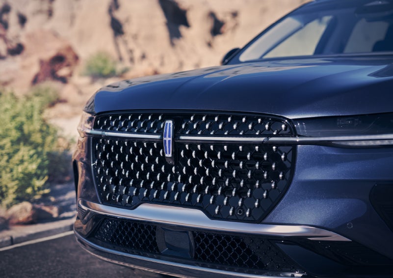 The stylish grille of a 2024 Lincoln Nautilus® SUV sparkles in the sunlight. | Ed Morse Lincoln in Muscatine IA